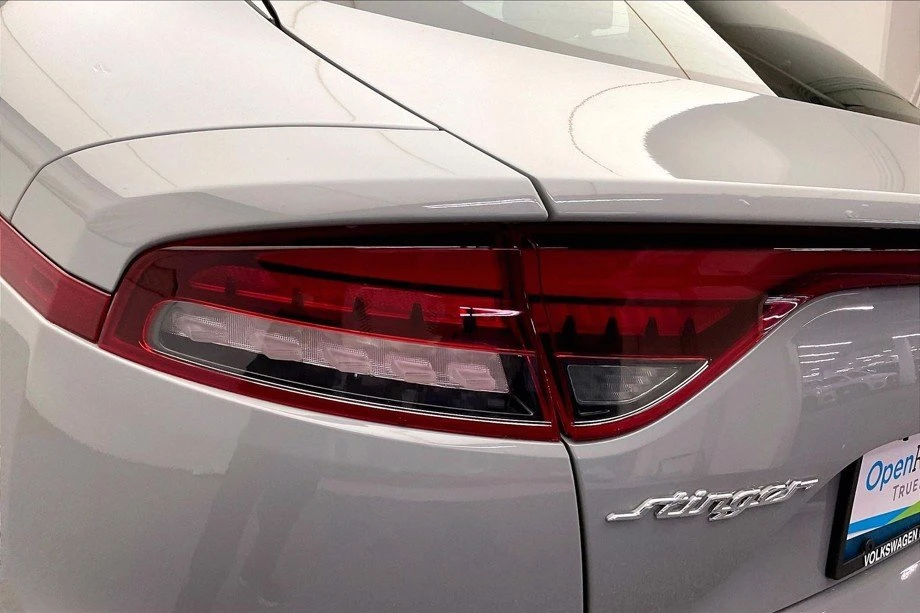 2022 Kia Stinger - Image 18 of 19