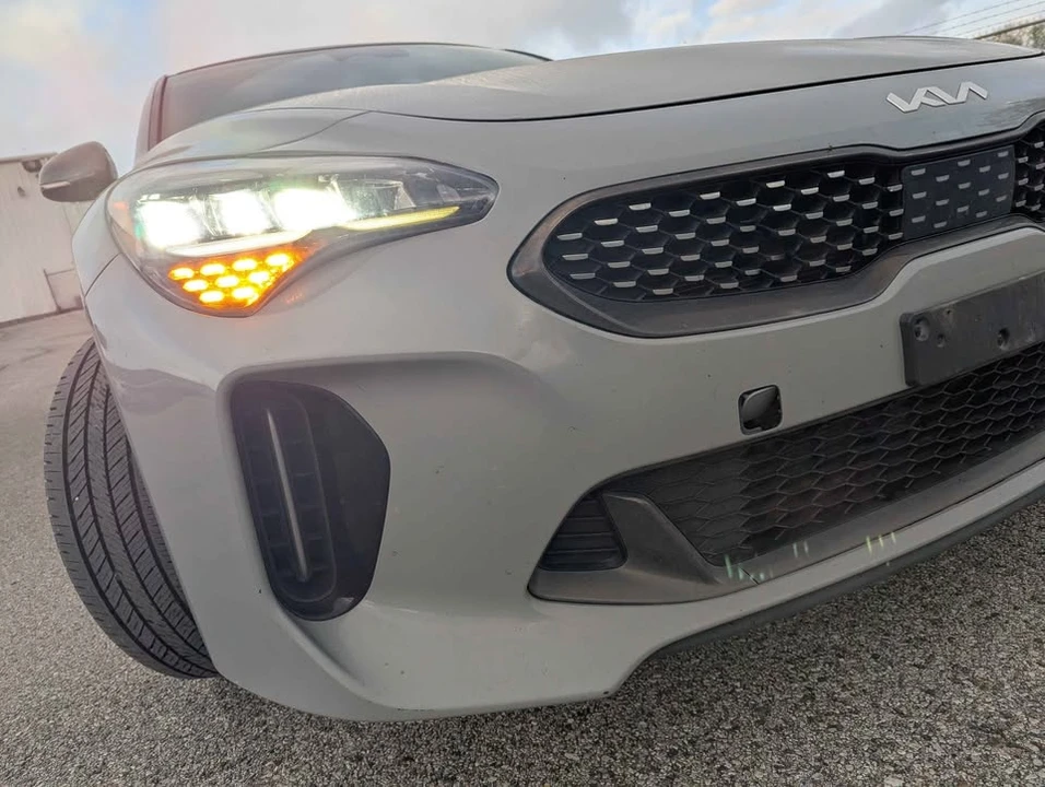 2022 Kia Stinger - Image 2 of 20