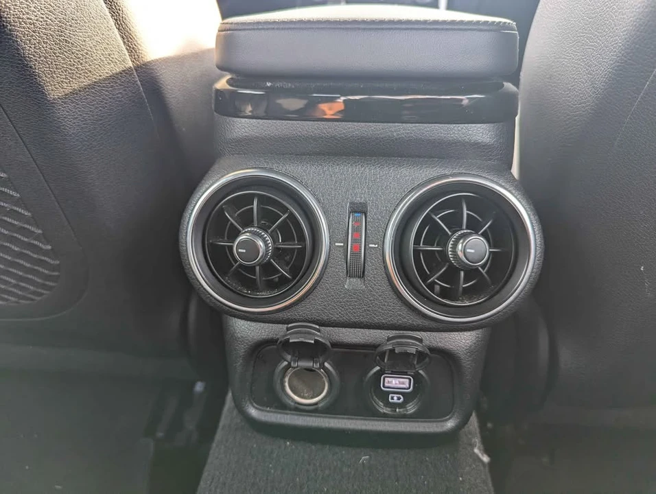 2022 Kia Stinger - Image 10 of 20