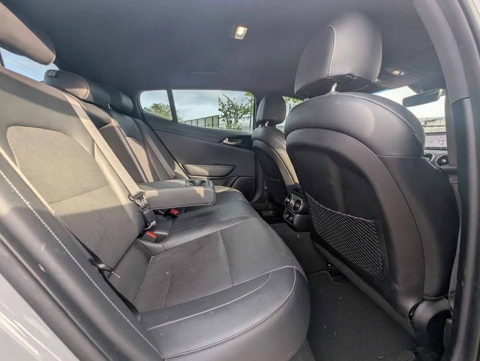 2022 Kia Stinger - Image 9 of 20
