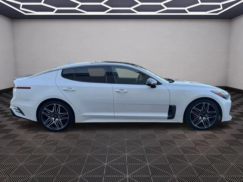 2022 Kia Stinger - Image 2 of 20