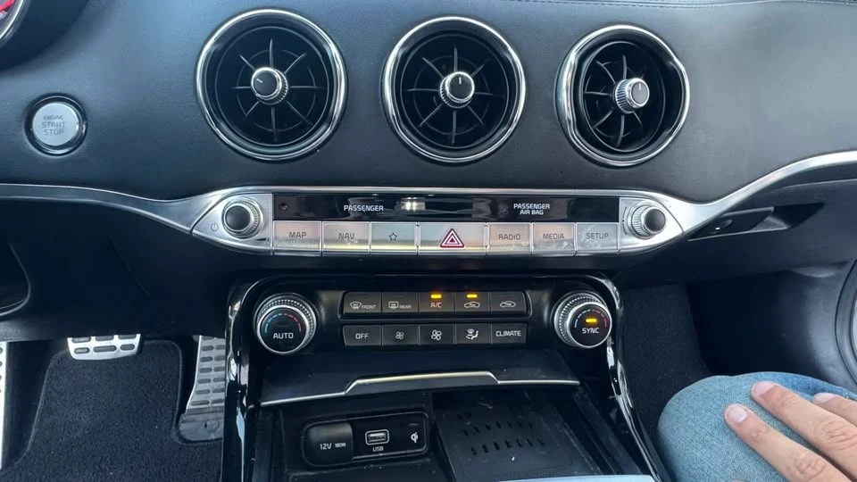 2022 Kia Stinger - Image 18 of 20