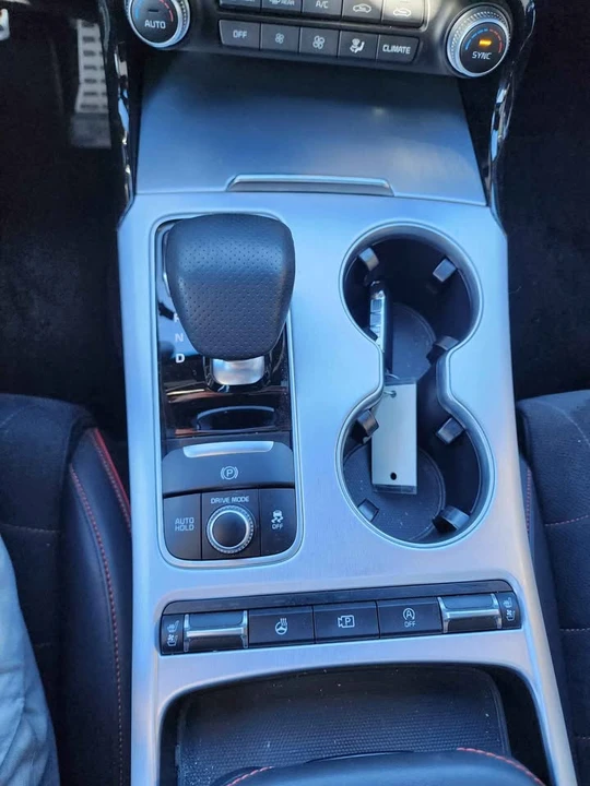 2022 Kia Stinger - Image 16 of 17