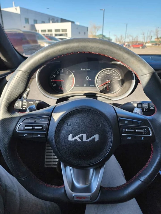 2022 Kia Stinger - Image 14 of 17