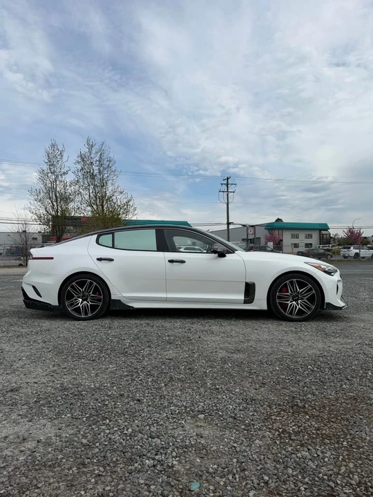 2022 Kia Stinger - Image 2 of 12