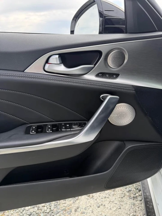 2022 Kia Stinger - Image 7 of 12