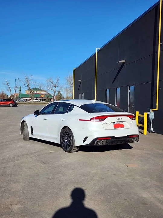 2022 Kia Stinger - Image 9 of 17
