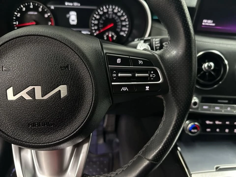 2022 Kia Stinger - Image 16 of 20