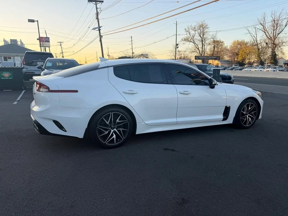 2022 Kia Stinger - Image 10 of 20