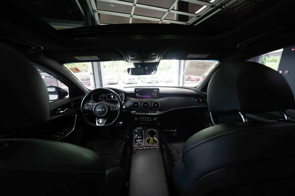 2022 Kia Stinger - Image 19 of 20