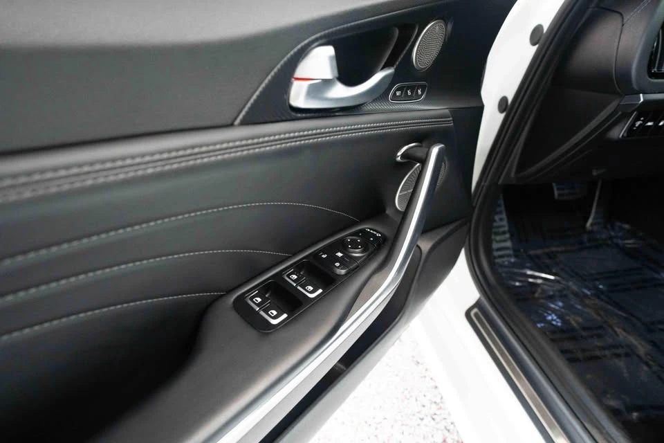 2022 Kia Stinger - Image 7 of 20