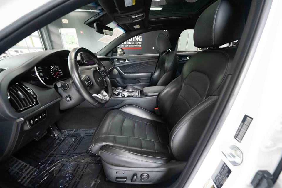 2022 Kia Stinger - Image 9 of 20