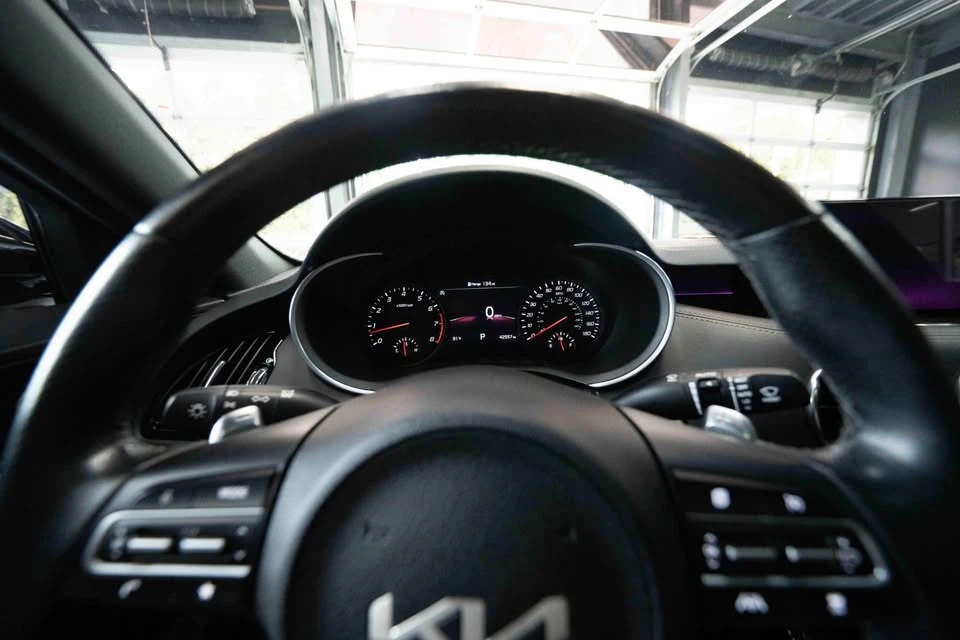 2022 Kia Stinger - Image 15 of 20