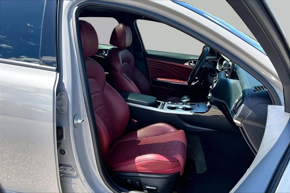 2022 Kia Stinger GT - Image 10 of 16