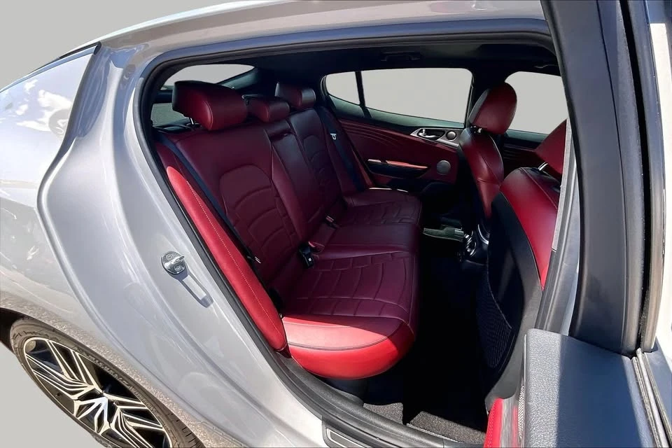 2022 Kia Stinger GT - Image 11 of 16