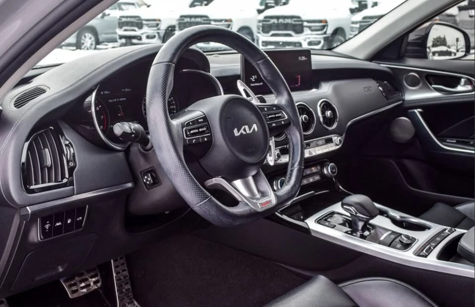 2022 Kia Stinger GT - Image 9 of 12