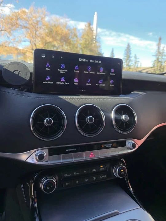 2022 Kia Stinger GT - Image 9 of 13