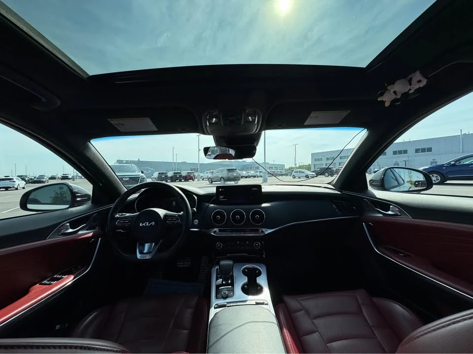 2022 Kia Stinger GT - Image 10 of 18
