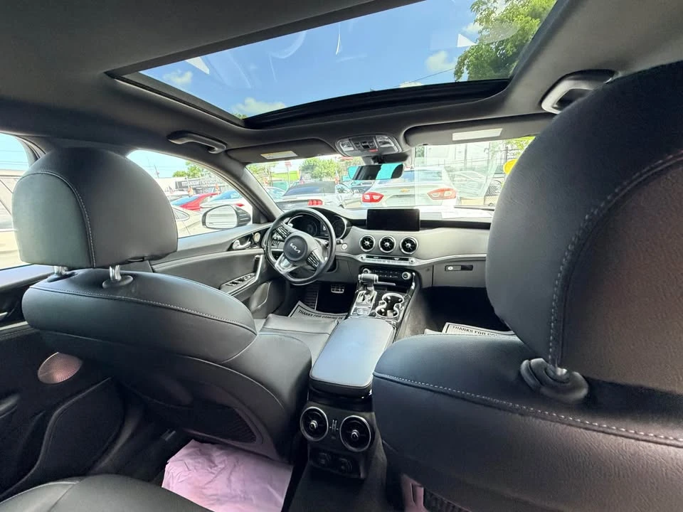 2022 Kia Stinger - Image 14 of 16