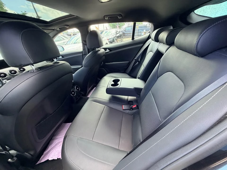 2022 Kia Stinger - Image 10 of 16