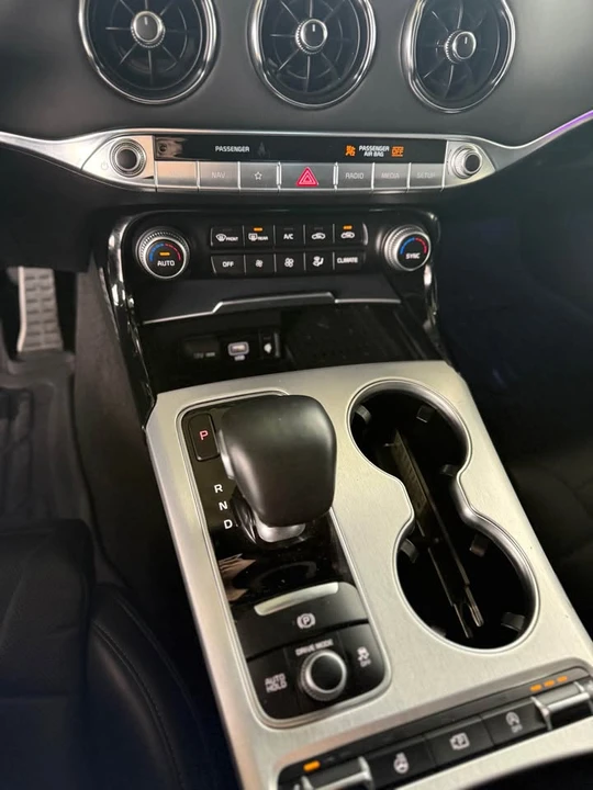 2022 Kia Stinger GT - Image 14 of 17