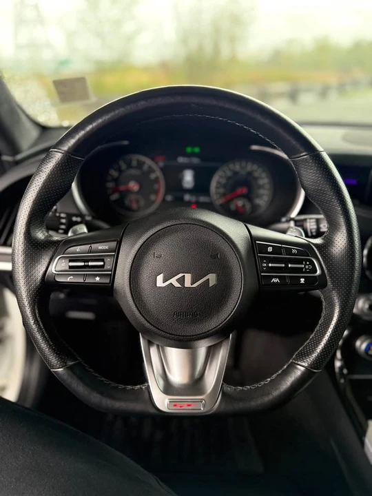 2022 Kia Stinger GT - Image 12 of 17