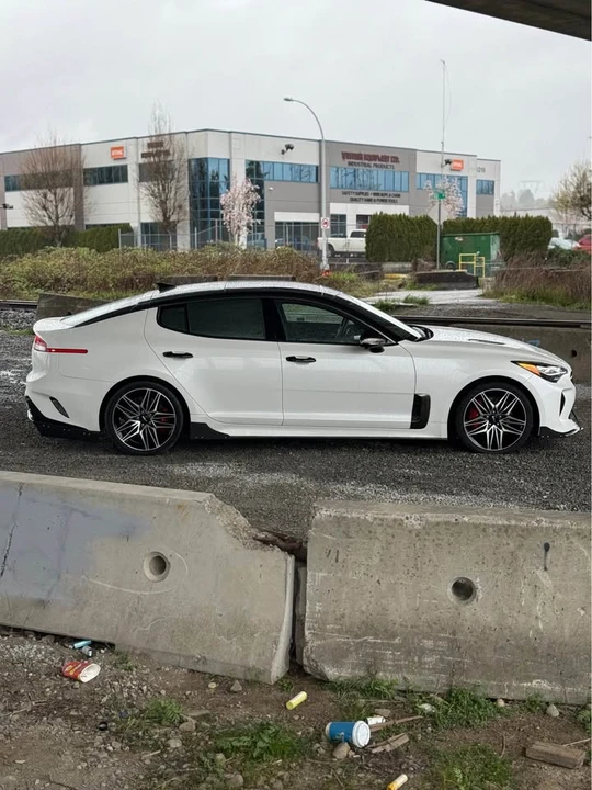2022 Kia Stinger GT - Image 9 of 17