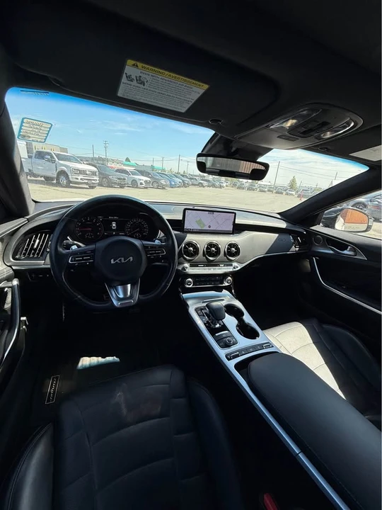 2022 Kia Stinger GT - Image 10 of 17