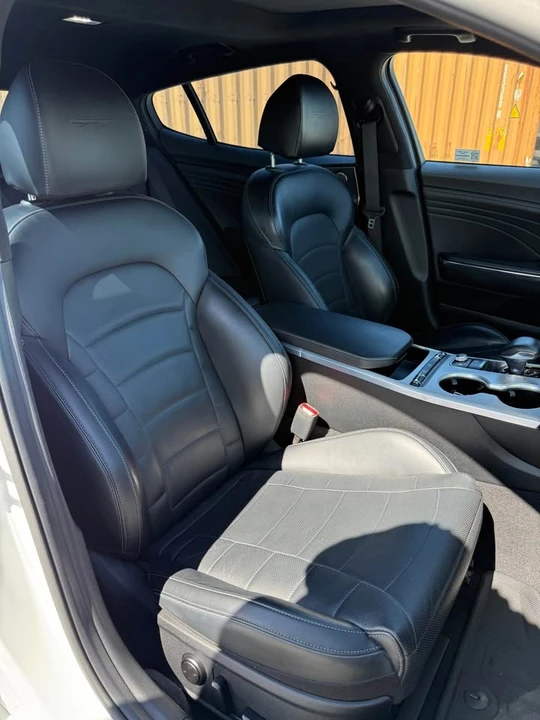 2022 Kia Stinger GT - Image 11 of 17