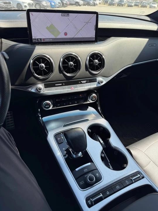 2022 Kia Stinger GT - Image 16 of 17