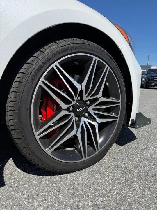 2022 Kia Stinger GT - Image 8 of 17