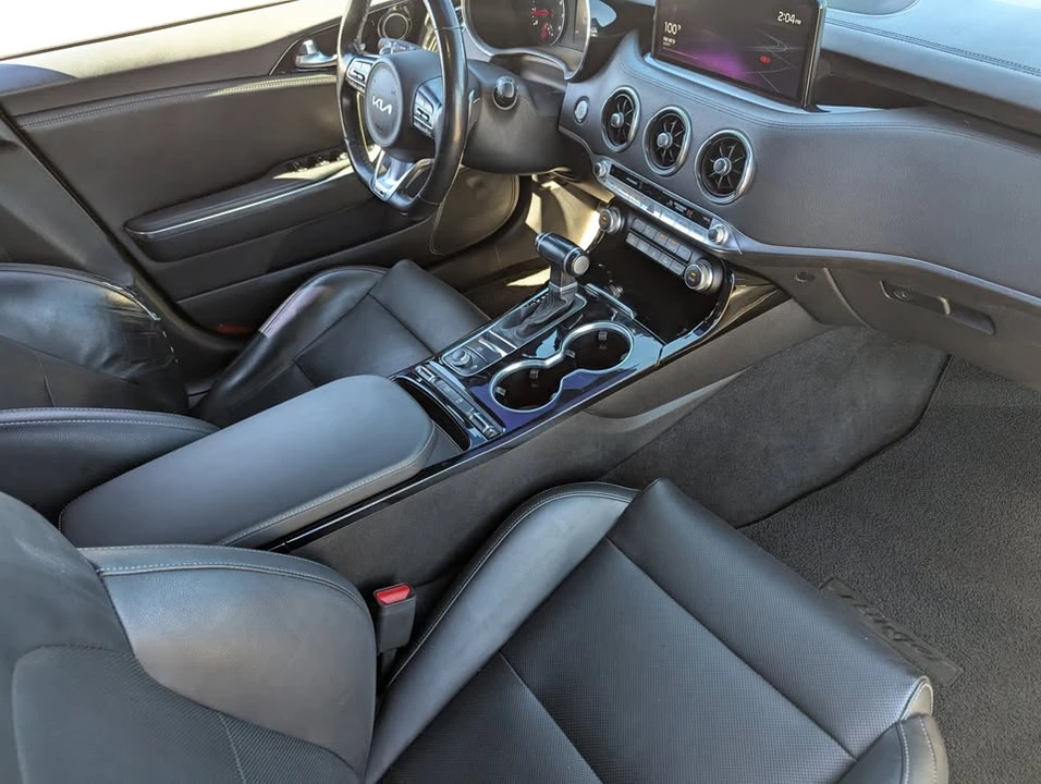 2022 Kia Stinger - Image 9 of 14
