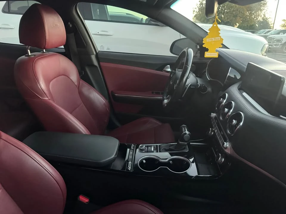 2022 Kia Stinger - Image 8 of 10