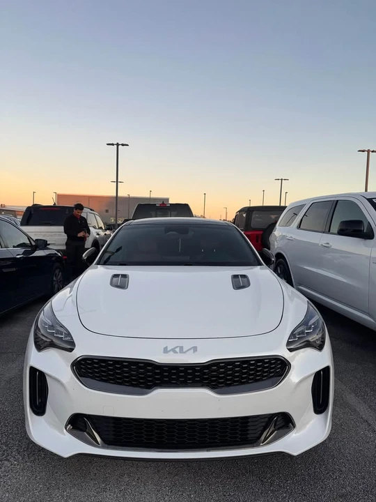 2022 Kia Stinger - Image 3 of 10