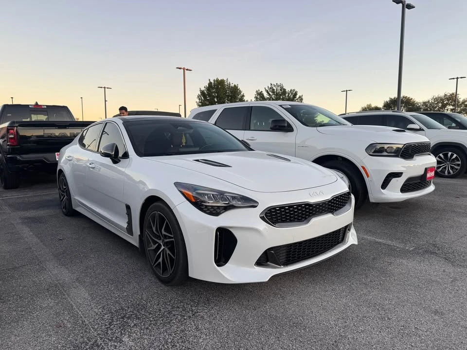 2022 Kia Stinger - Image 2 of 10