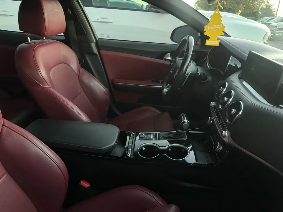 2022 Kia Stinger - Image 10 of 10