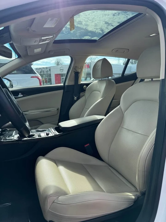 2022 Kia Stinger - Image 8 of 10