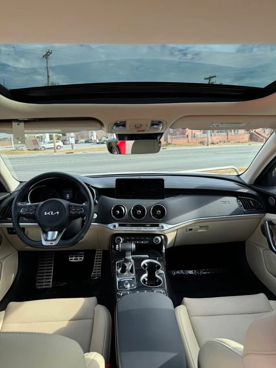 2022 Kia Stinger - Image 6 of 10