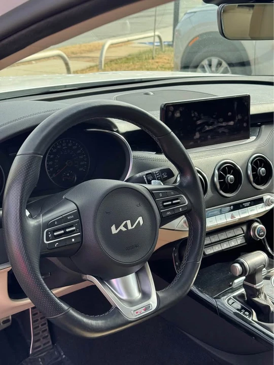 2022 Kia Stinger - Image 7 of 10