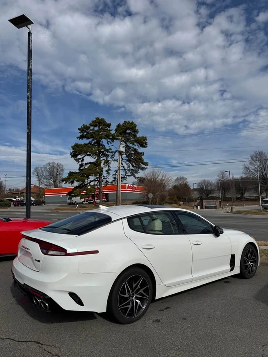 2022 Kia Stinger - Image 2 of 10