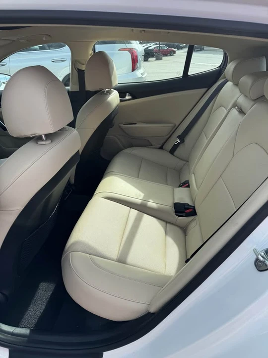 2022 Kia Stinger - Image 9 of 10