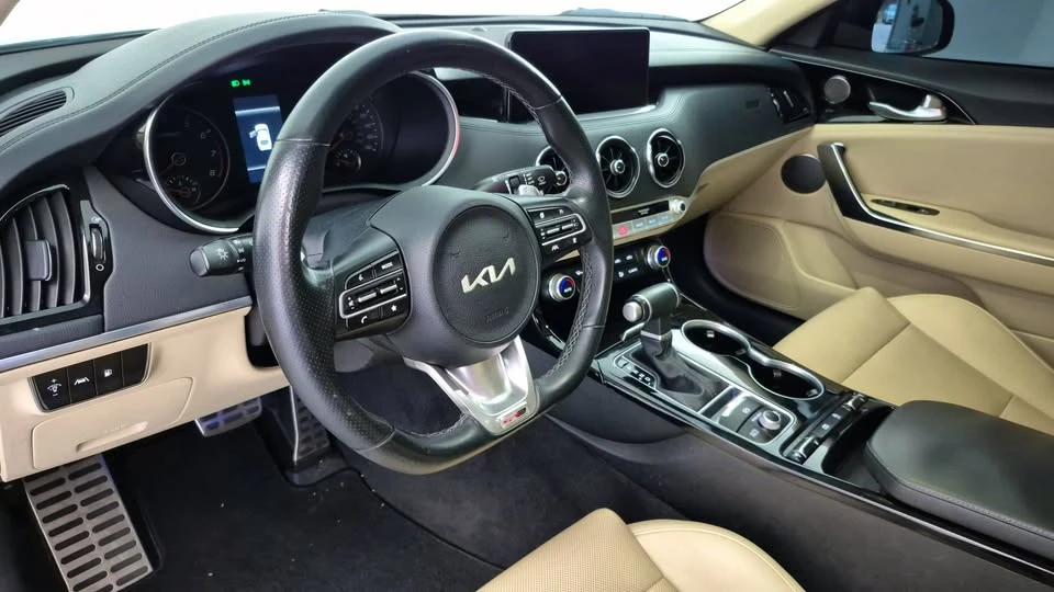 2022 Kia Stinger - Image 2 of 5