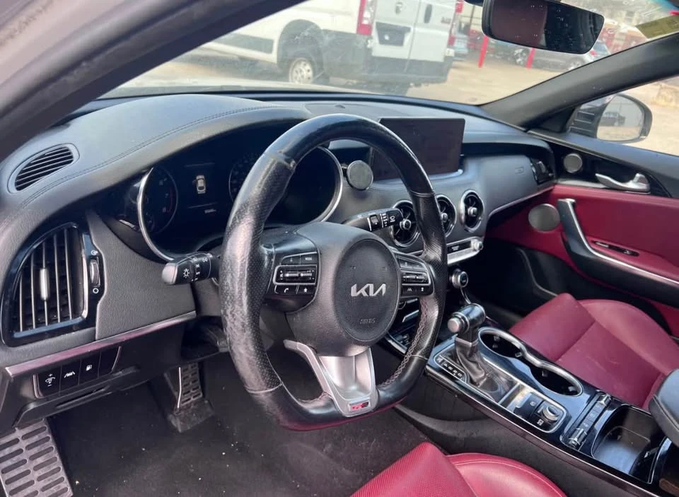 2022 Kia Stinger - Image 4 of 8