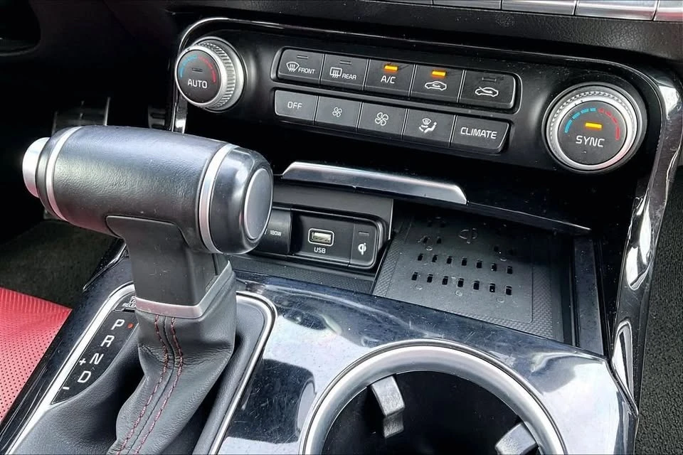 2022 Kia Stinger GT - Image 16 of 20