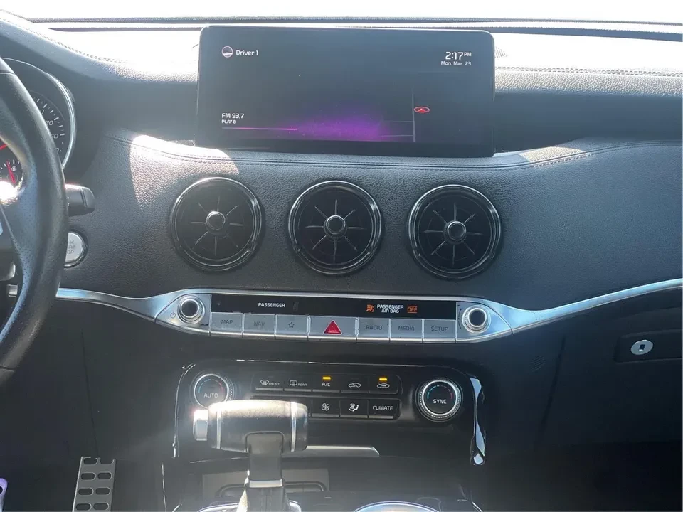 2022 Kia Stinger - Image 14 of 20