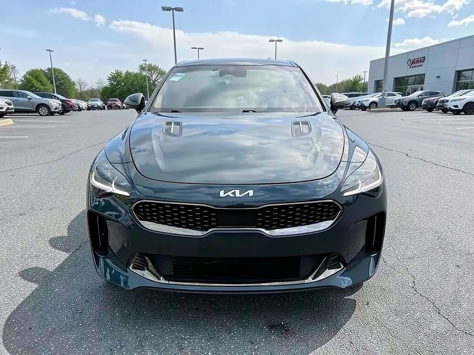 2022 Kia Stinger - Image 2 of 8
