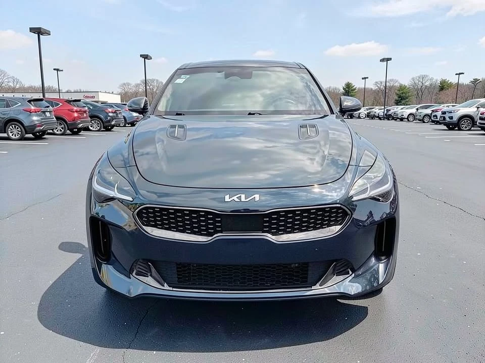 2022 Kia Stinger - Image 2 of 8