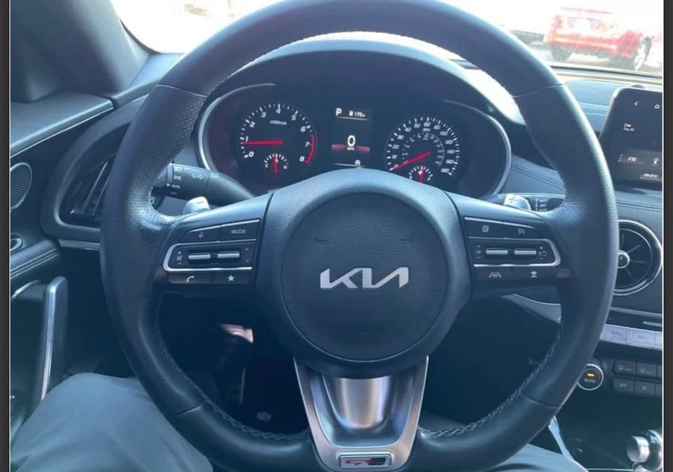2022 Kia Stinger GT - Image 14 of 15