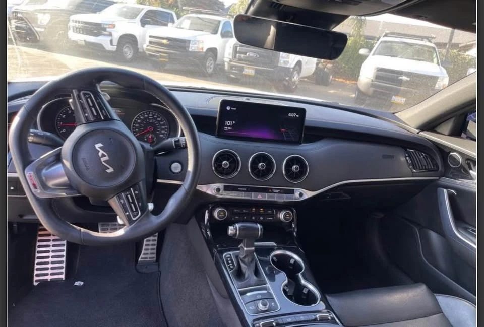 2022 Kia Stinger GT - Image 12 of 15