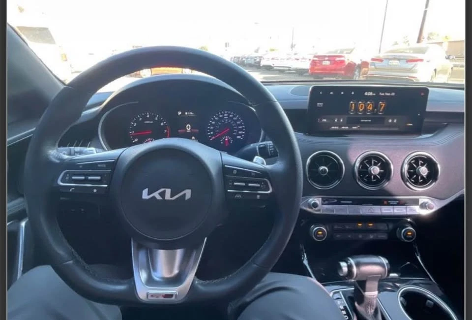 2022 Kia Stinger GT - Image 13 of 15